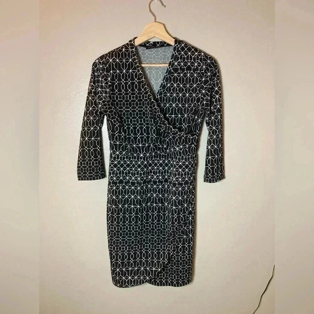The limited dress‎